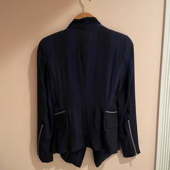 Blazer - Picture 2 of 4